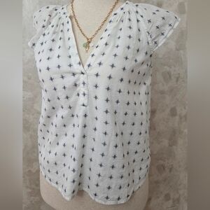 EVEREVE White Flutter Sleeve Blouse Blue Print V Neck Cotton Top Medium